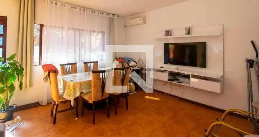 Casa para Aluguel - Cavalhada, 2 Quartos,  200 m² - Porto Alegre