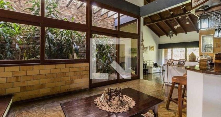 Casa para Aluguel - Cristal , 5 Quartos,  800 m² - Porto Alegre