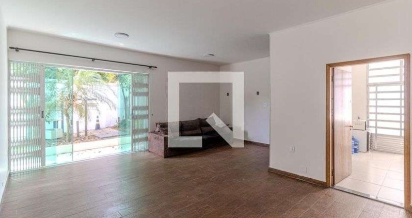 Casa para Aluguel - Pacaembu, 3 Quartos,  184 m² - São Paulo