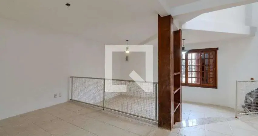 Casa para Aluguel - Guarujá, 3 Quartos,  225 m² - Porto Alegre