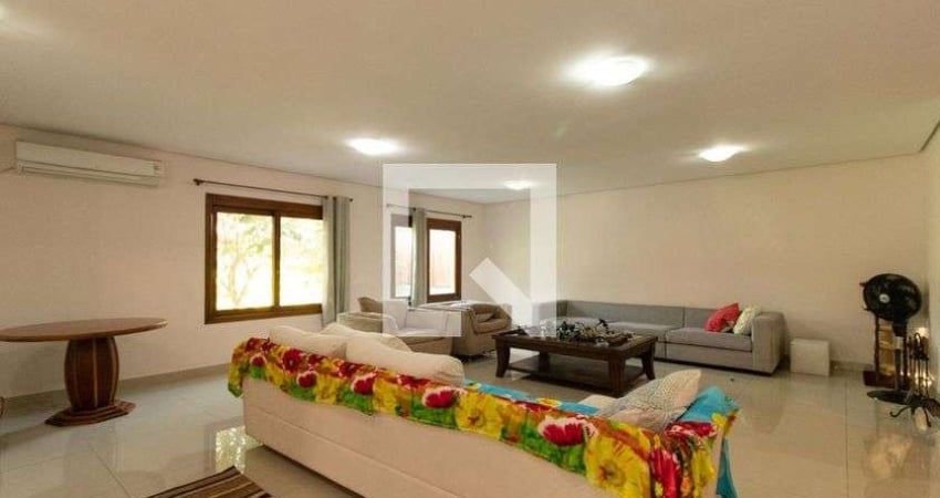 Casa para Aluguel - Cavalhada, 3 Quartos,  600 m² - Porto Alegre