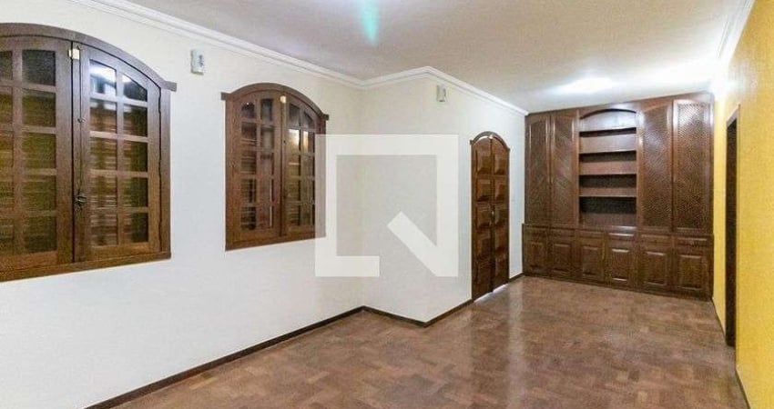 Casa para Aluguel - Álvaro Camargos, 3 Quartos,  235 m² - Belo Horizonte
