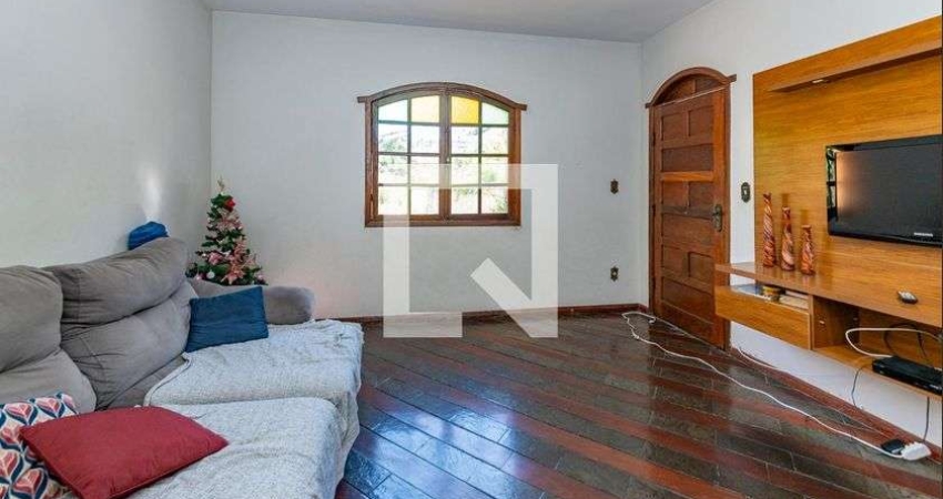Casa para Aluguel - Alto Caiçaras, 3 Quartos,  200 m² - Belo Horizonte