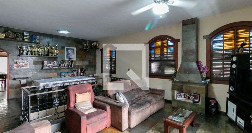 Casa para Aluguel - Alto Caiçaras, 5 Quartos,  233 m² - Belo Horizonte