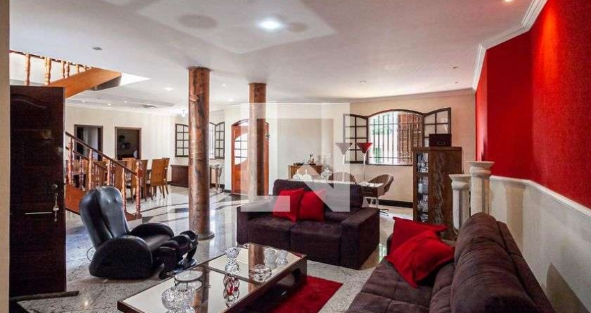Casa para Aluguel - Universo, 8 Quartos,  880 m² - Belo Horizonte