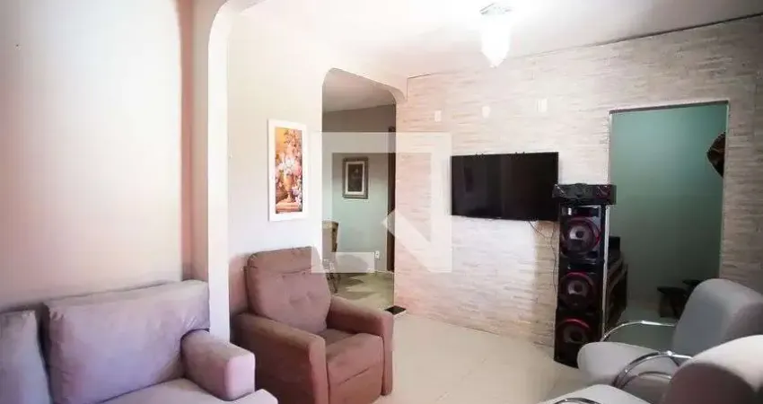 Casa para Aluguel - Jardim dos Comerciários, 3 Quartos,  400 m² - Belo Horizonte