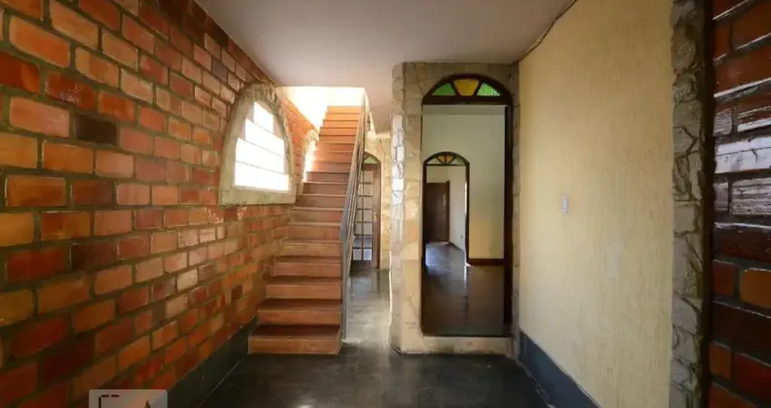 Casa para Aluguel - Universitário, 4 Quartos,  150 m² - Belo Horizonte