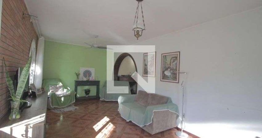Casa para Aluguel - Passo D&apos;areia, 3 Quartos,  202 m² - Porto Alegre