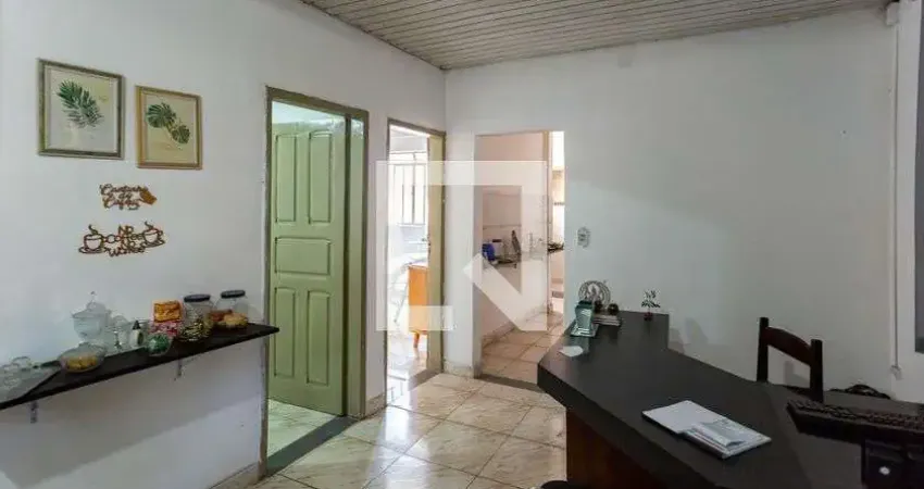 Casa para Aluguel - Dom Bosco, 2 Quartos,  90 m² - Belo Horizonte
