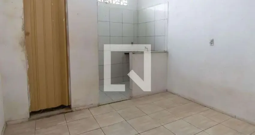 Casa para Aluguel - Cabula, 1 Quarto,  32 m² - Salvador