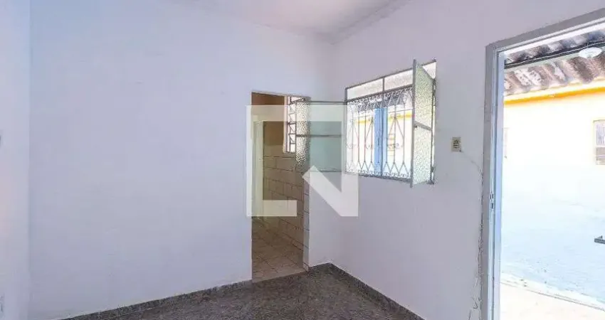 Casa para Aluguel - Campo Grande, 1 Quarto,  38 m² - Rio de Janeiro