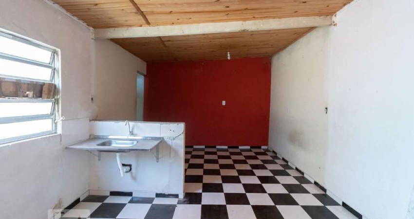 Casa para Aluguel - Sapopemba, 1 Quarto,  18 m² - São Paulo