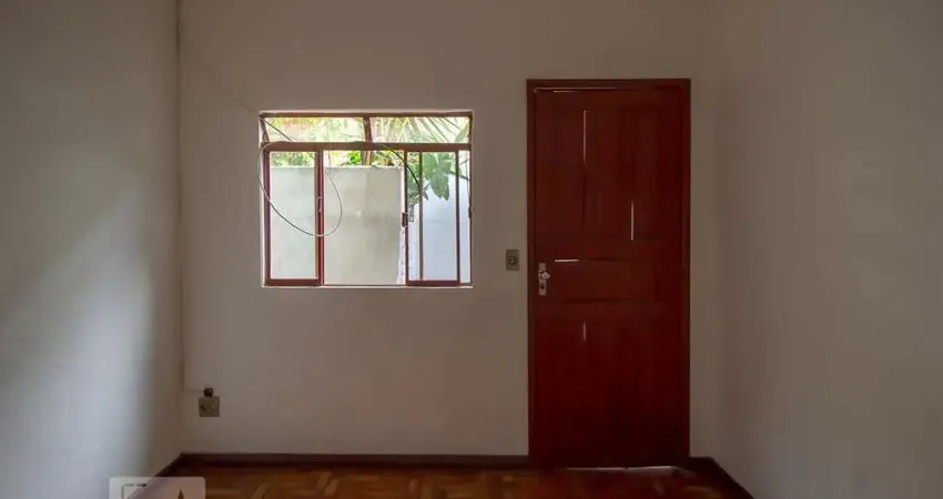 Casa para Aluguel - João Pinheiro, 2 Quartos,  60 m² - Belo Horizonte