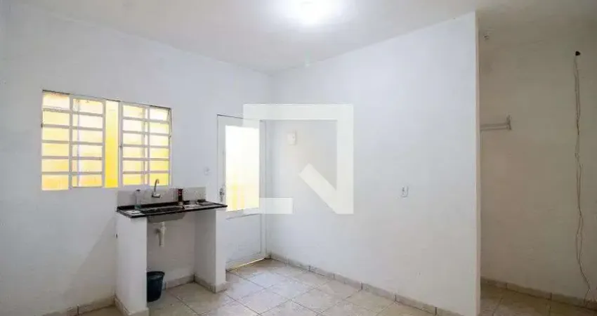 Casa para Aluguel - Jardim Presidente Dutra, 1 Quarto,  32 m² - Guarulhos