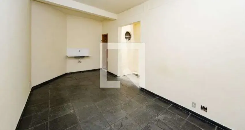 Kitnet / Stúdio para Aluguel - João Pinheiro, 1 Quarto,  20 m² - Belo Horizonte