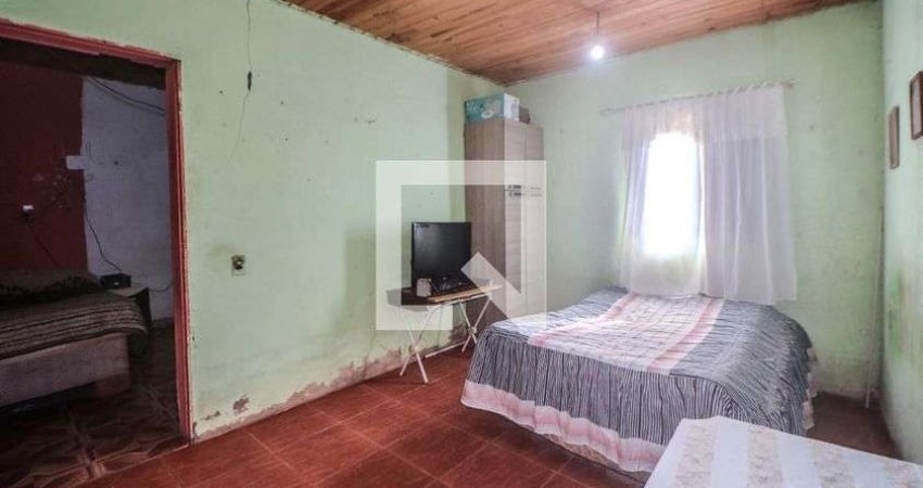 Casa para Aluguel - Rubem Berta, 1 Quarto,  27 m² - Porto Alegre