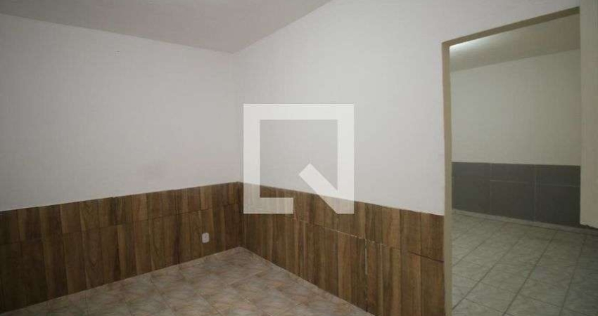 Casa para Aluguel - Ramos, 2 Quartos,  60 m² - Rio de Janeiro