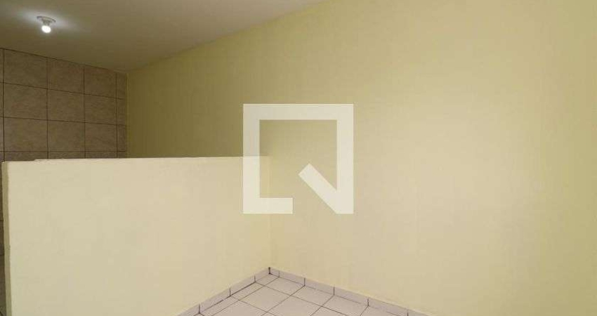 Casa para Aluguel - Vila Rio de Janeiro, 1 Quarto,  60 m² - Guarulhos