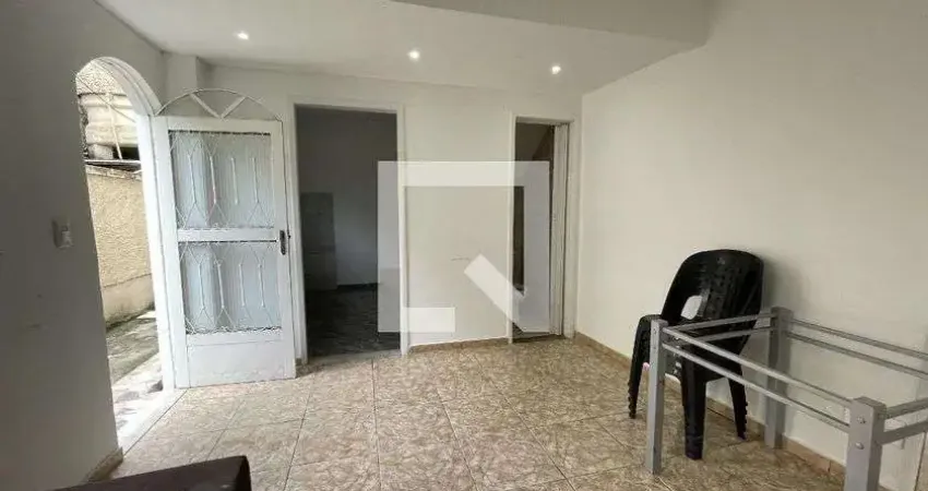 Casa para Aluguel - Olaria, 2 Quartos,  66 m² - Rio de Janeiro