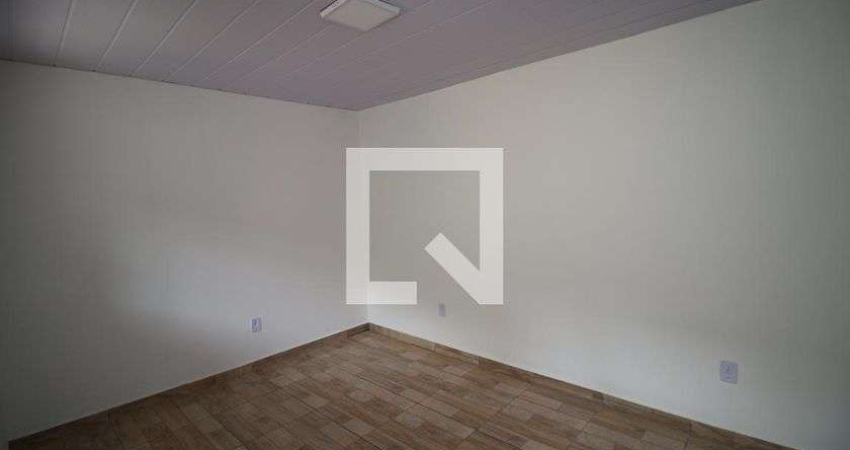 Casa para Aluguel - Olaria, 1 Quarto,  30 m² - Rio de Janeiro