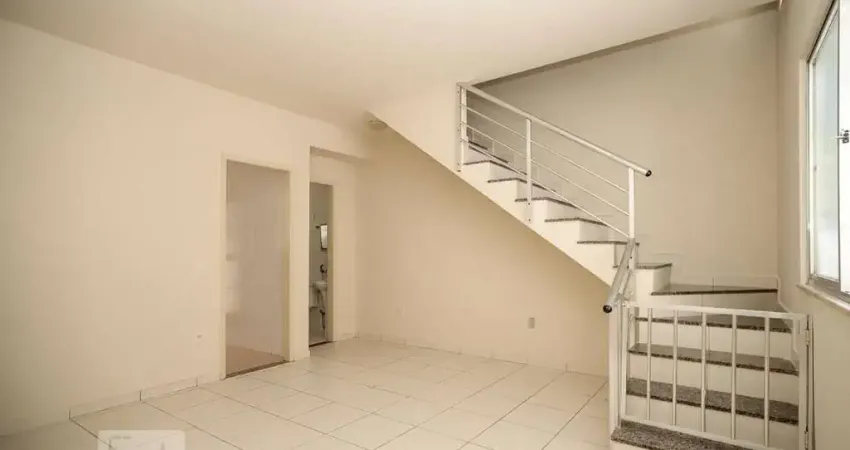 Casa para Aluguel - Piedade, 2 Quartos,  63 m² - Rio de Janeiro