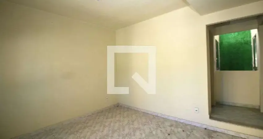 Casa para Aluguel - Olaria, 2 Quartos,  70 m² - Rio de Janeiro