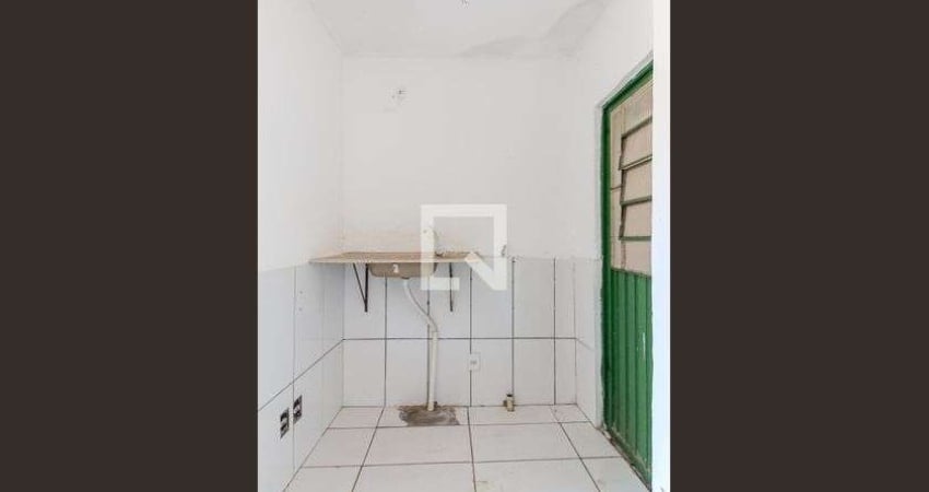 Casa para Aluguel - Nonoai, 1 Quarto,  35 m² - Porto Alegre