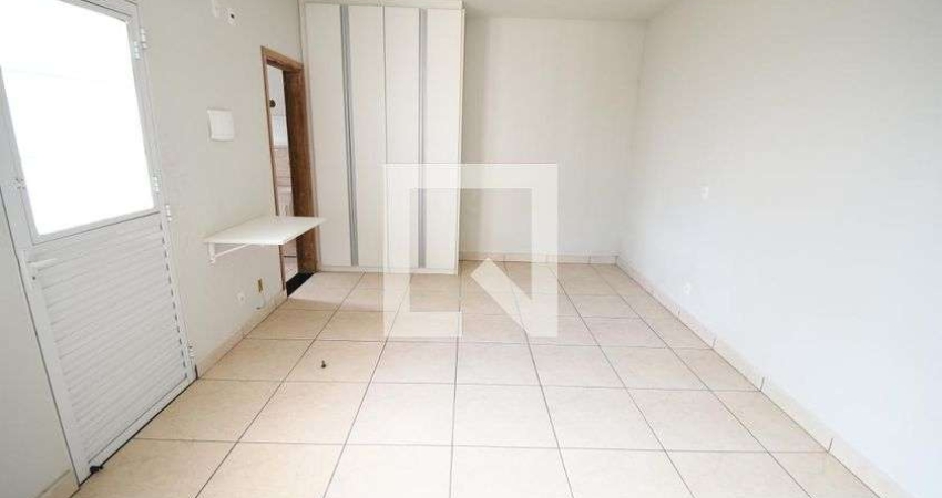 Casa para Aluguel - Vila Santa Isabel, 1 Quarto,  28 m² - Campinas