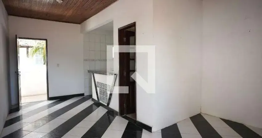 Casa para Aluguel - Itapuã, 2 Quartos,  100 m² - Salvador