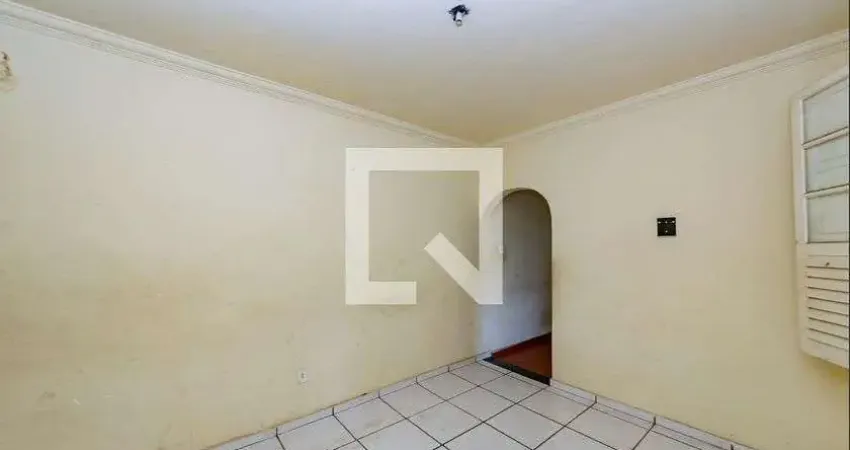 Casa para Aluguel - João Pinheiro, 2 Quartos,  75 m² - Belo Horizonte
