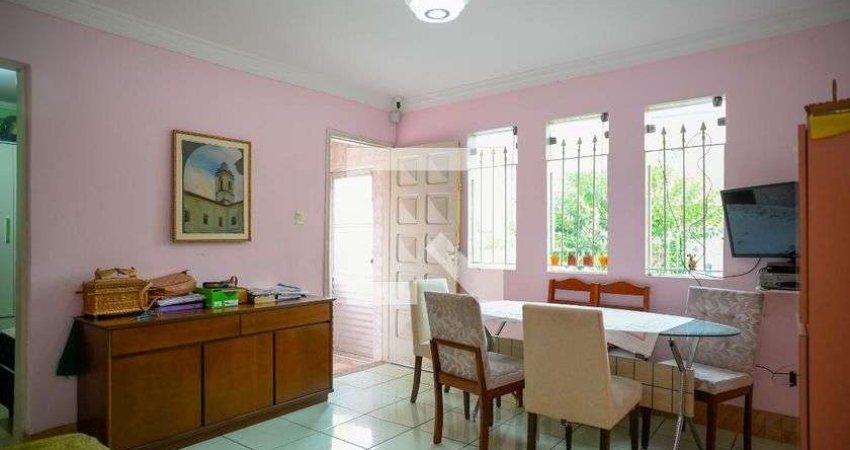 Casa para Aluguel - Jardim Botucatu, 2 Quartos,  60 m² - São Paulo