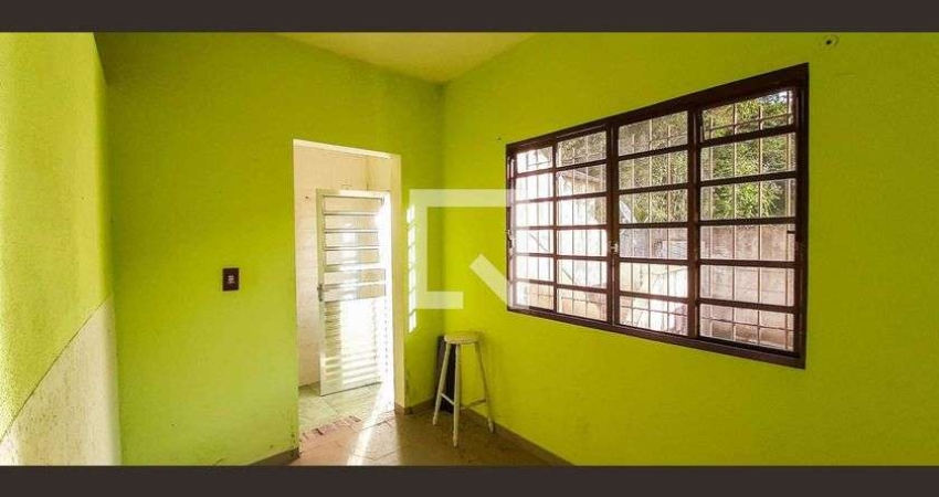 Casa para Aluguel - Umuarama, 1 Quarto,  60 m² - Osasco