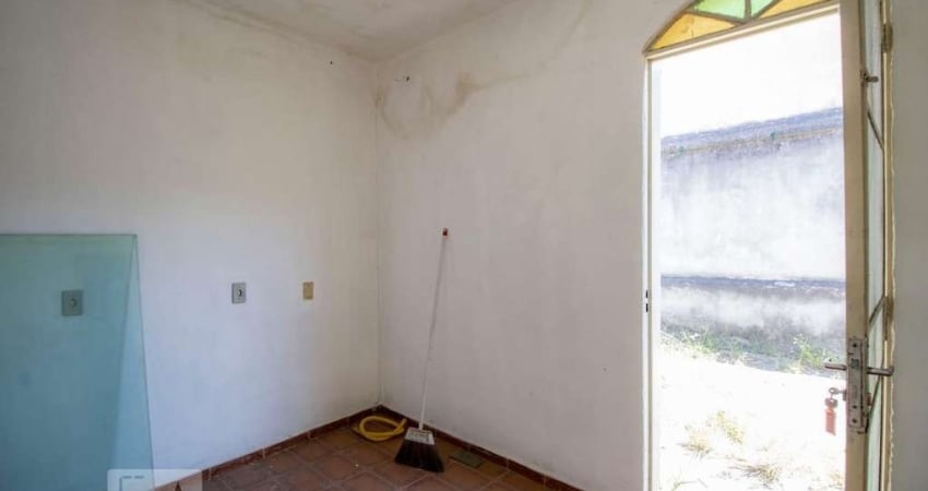 Casa para Aluguel - Cachoeirinha, 2 Quartos,  360 m² - Belo Horizonte