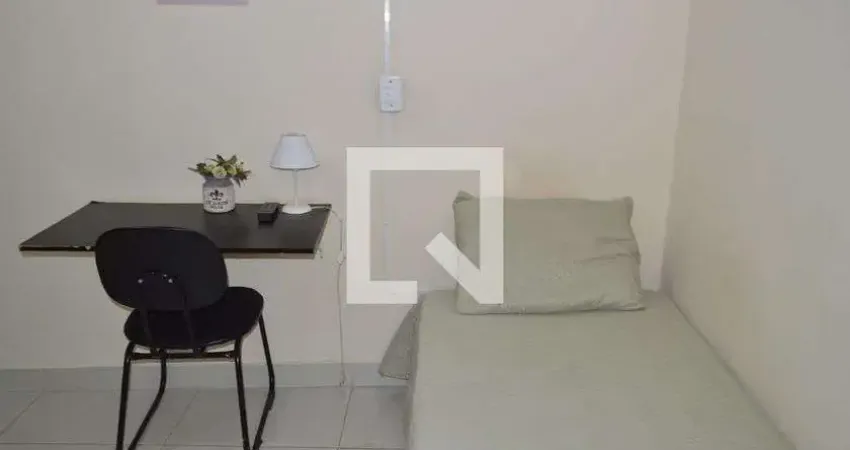 Casa para Aluguel - Vila Mariana, 1 Quarto,  18 m² - São Paulo