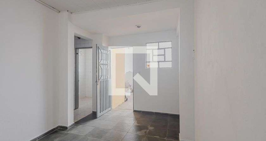 Casa para Aluguel - Sumaré, 1 Quarto,  20 m² - São Paulo