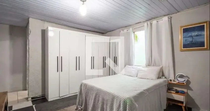 Casa para Aluguel - Centro, 1 Quarto,  40 m² - Osasco