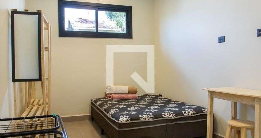 Kitnet / Stúdio para Aluguel - Boqueirão, 1 Quarto,  18 m² - Curitiba