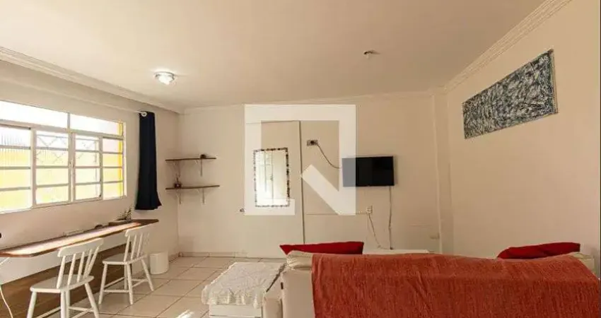 Casa para Aluguel - Santa Quitéria, 1 Quarto,  50 m² - Curitiba