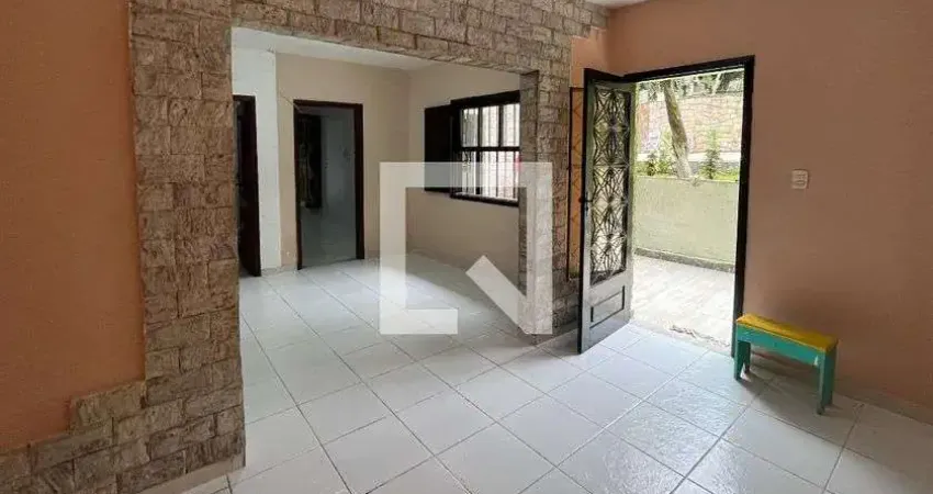 Casa para Aluguel - Pitangueiras, 2 Quartos,  140 m² - Rio de Janeiro