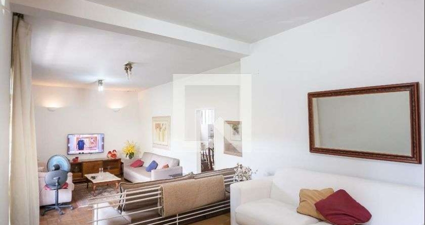 Casa para Aluguel - Santo Antônio, 5 Quartos,  241 m² - Belo Horizonte