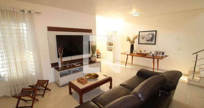 Casa para Aluguel - Água Fria, 4 Quartos,  250 m² - São Paulo