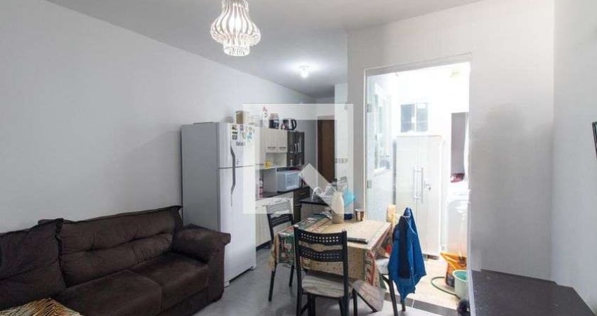 Casa para Aluguel - Novo Mundo, 2 Quartos,  38 m² - Curitiba