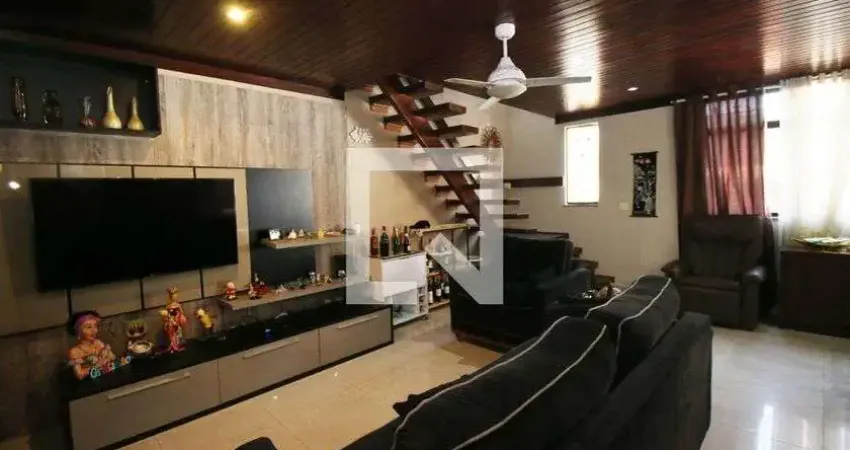 Casa para Aluguel - Olaria, 4 Quartos,  250 m² - Rio de Janeiro