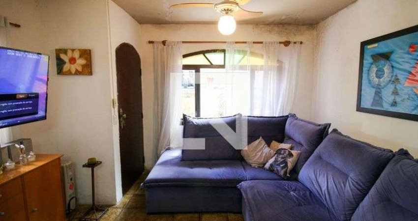 Casa para Aluguel - Vila Carmosina, 2 Quartos,  150 m² - São Paulo