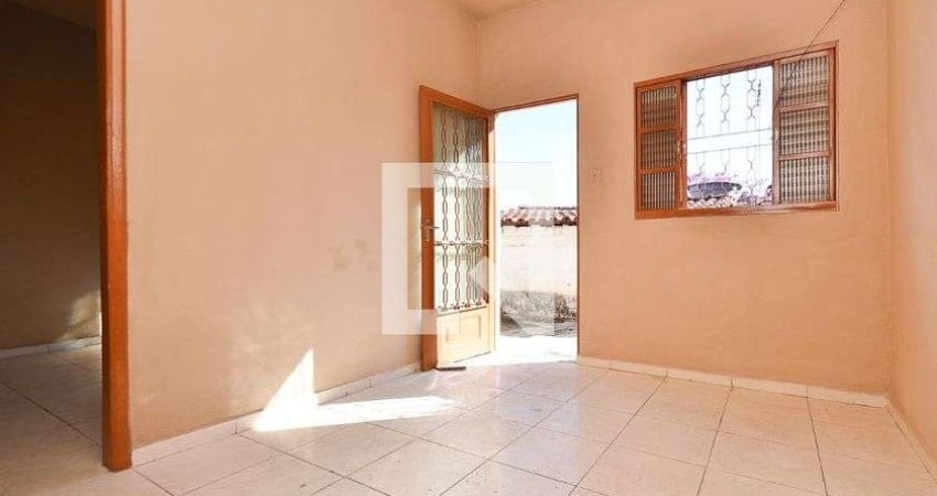 Casa para Aluguel - Santa Efigênia, 2 Quartos,  42 m² - Belo Horizonte