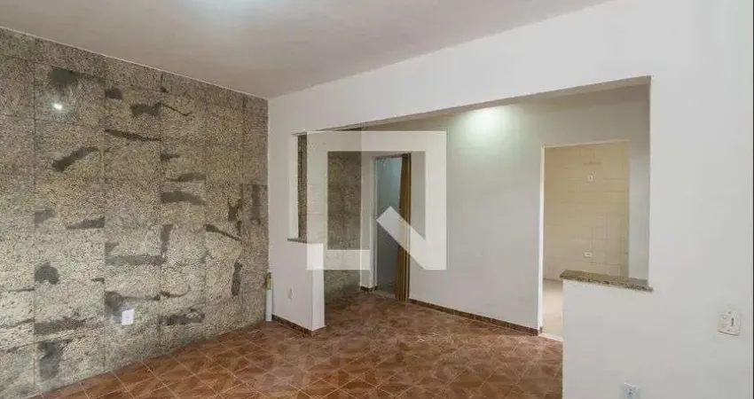 Casa para Aluguel - Olaria, 2 Quartos,  69 m² - Rio de Janeiro
