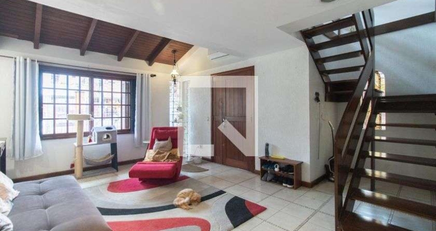 Casa para Aluguel - Partenon, 3 Quartos,  216 m² - Porto Alegre