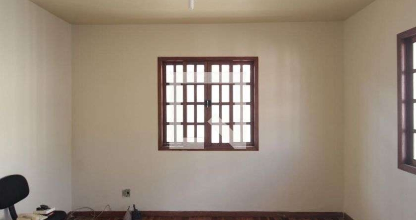 Casa para Aluguel - Floramar, 2 Quartos,  103 m² - Belo Horizonte