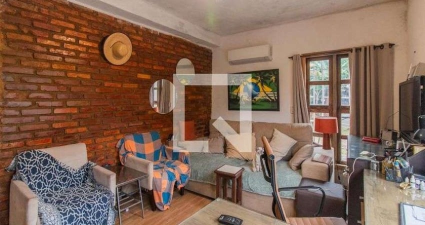 Casa para Aluguel - Cristal , 2 Quartos,  100 m² - Porto Alegre