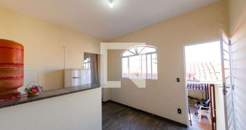 Casa para Aluguel - Dom Cabral, 1 Quarto,  38 m² - Belo Horizonte